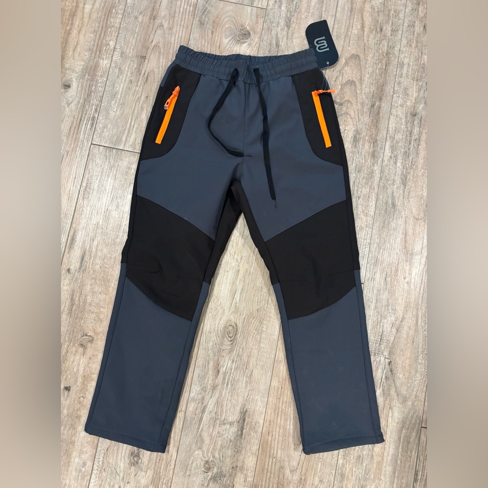 Boys NEW Gray and Black Athletic Ski Pants Size Small (8-9)